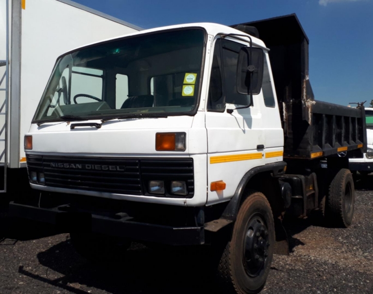 1988 Nissan CM 15
