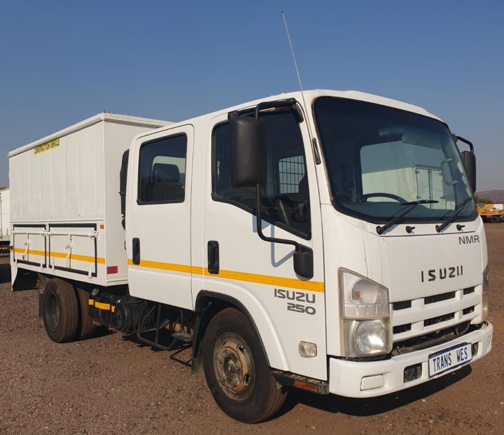 2013 Isuzu NMR 250 — image 1 of 1