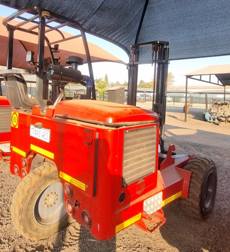 2016 MOFFET M5 20.3
